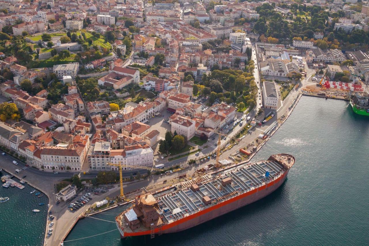 Main Square Apartments With Sea View Pula Buitenkant foto